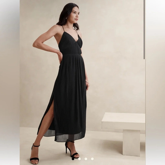 NWT Banana Republic Pleated Maxi Adjustable Straps Black Dress Size 12 - Picture 1 of 14